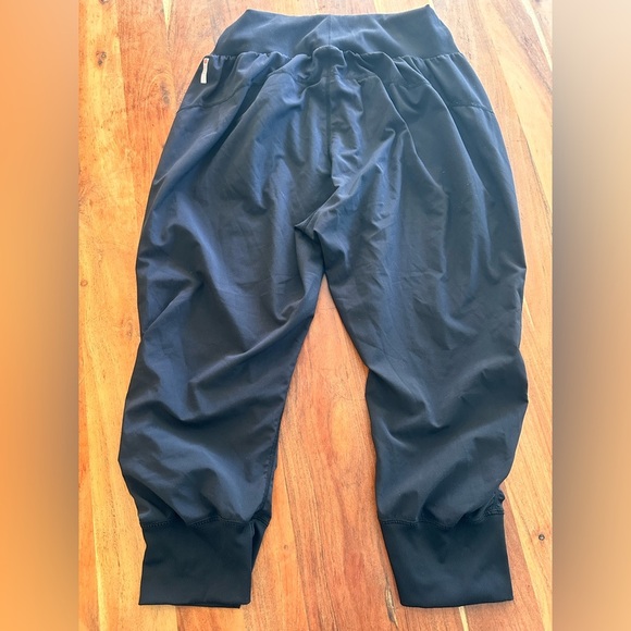 Zella Black Cropped Jogger Pants - Picture 3 of 4